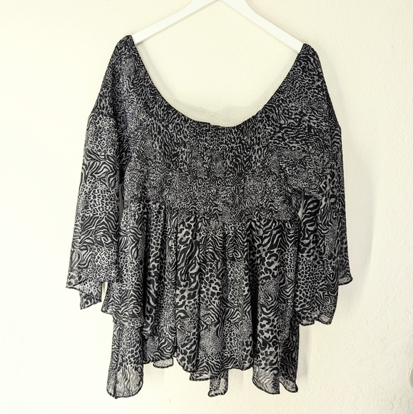 Torrid Babydoll Chiffon Smocked Off-Shoulder Top Animal Print Black Grey Size 5 - Picture 4 of 8